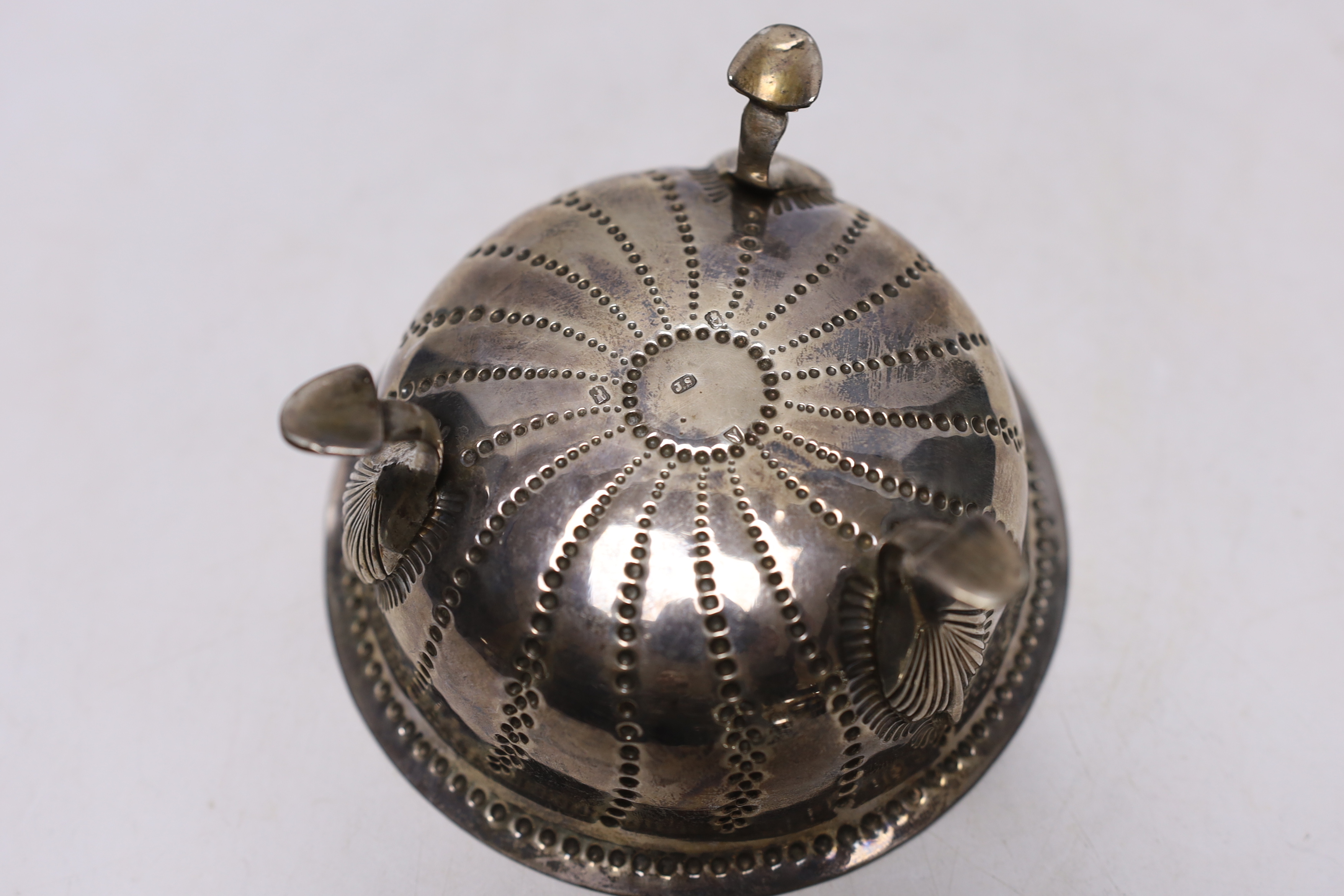 A late Victorian Irish silver sugar bowl, John Smyth, Dublin, 1894, diameter, 12.4cm, 4.5oz.